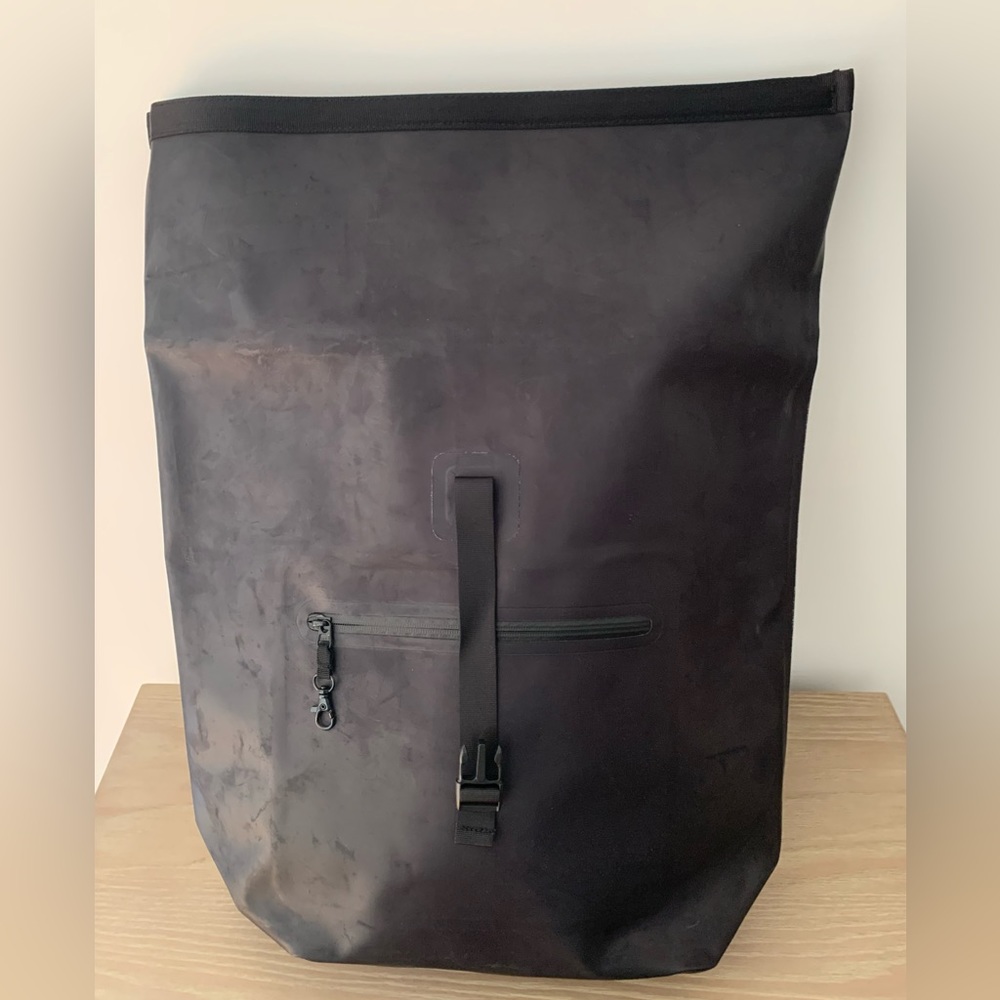 Mark & Graham WATERPROOF ROLL TOP BACKPACK - Picture 8 of 9